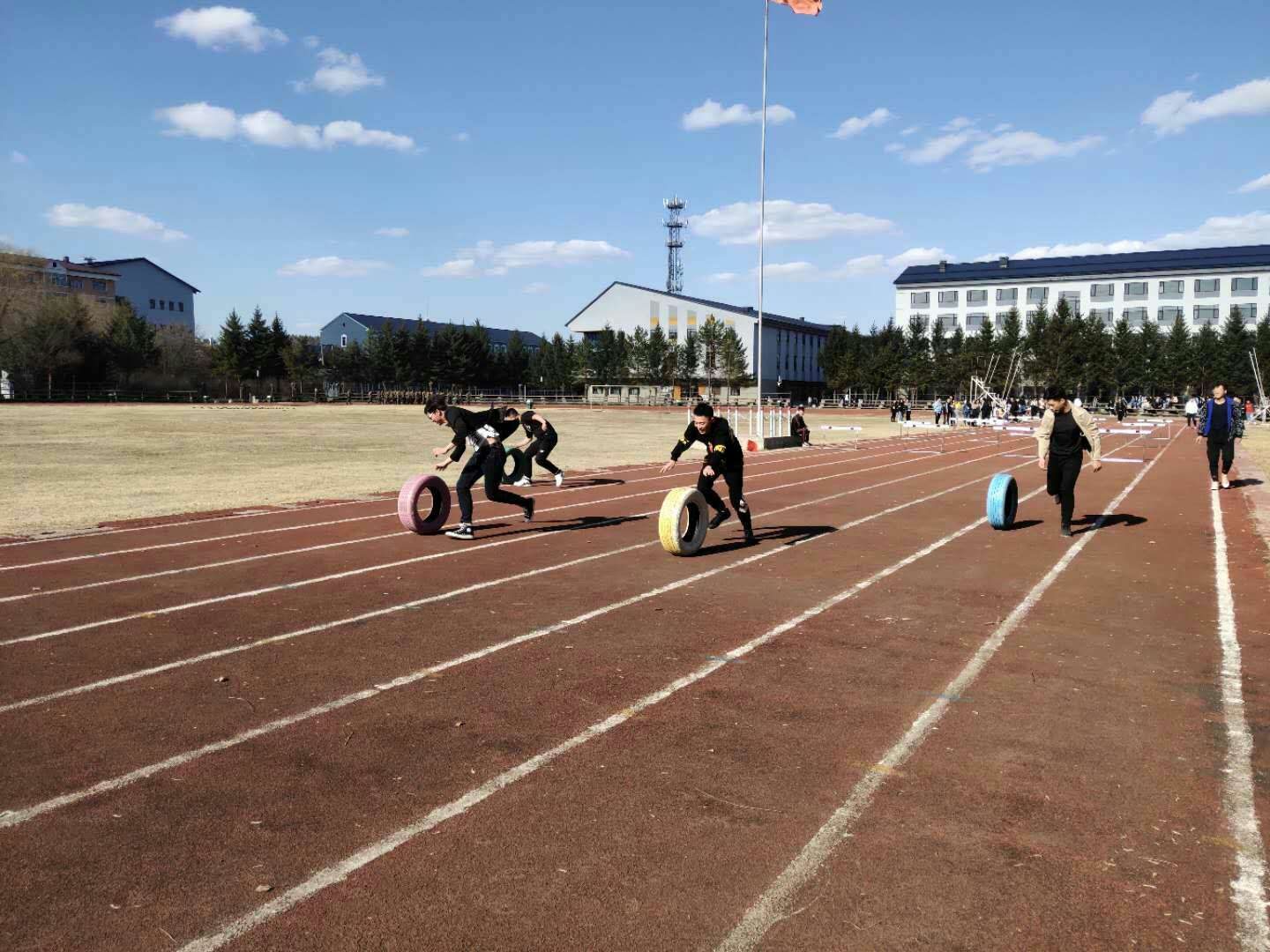 伊春职业学院开展“娱乐身心,激扬青春”趣味运动会活动 伊春职业学院开展“娱乐身心,激扬青春”趣味运动会活动