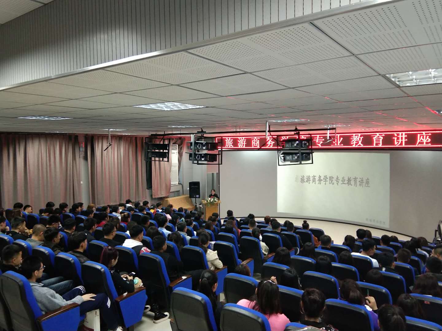 金丽婷教授为本院全体学生做专业教育讲座 金丽婷教授为本院全体学生做专业教育讲座