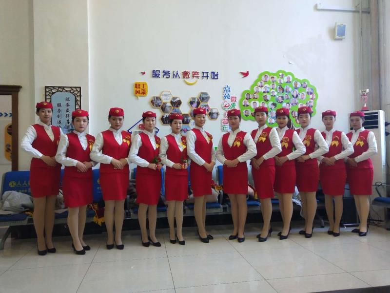 我院学生为“生态旅游·伊春号”旅游文化列车开行仪式提供志愿礼仪服务 我院学生为“生态旅游·伊春号”旅游文化列车开行仪式提供志愿礼仪服务