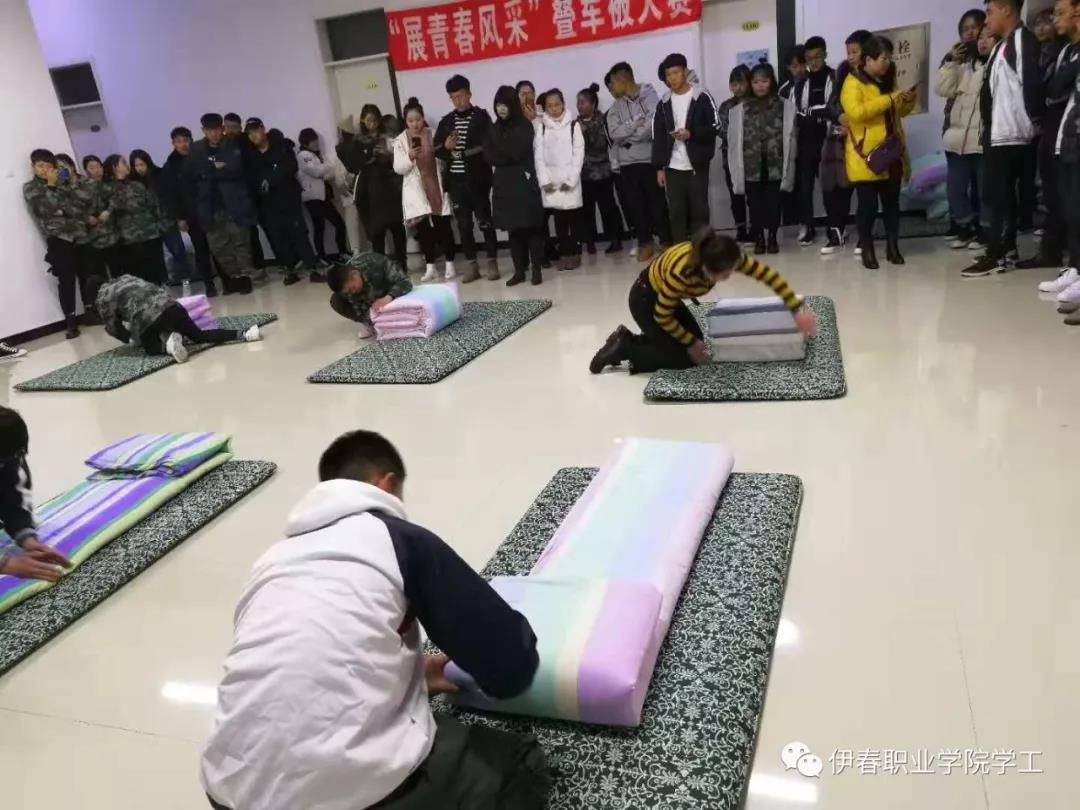 我校举办“展青春风采”叠军被大赛 我校举办“展青春风采”叠军被大赛