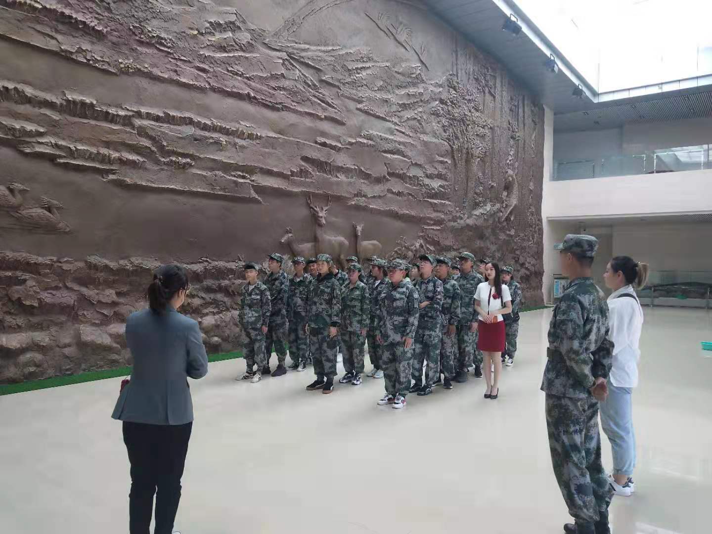 爱上一座城——新生入学教育第一课 爱上一座城——新生入学教育第一课