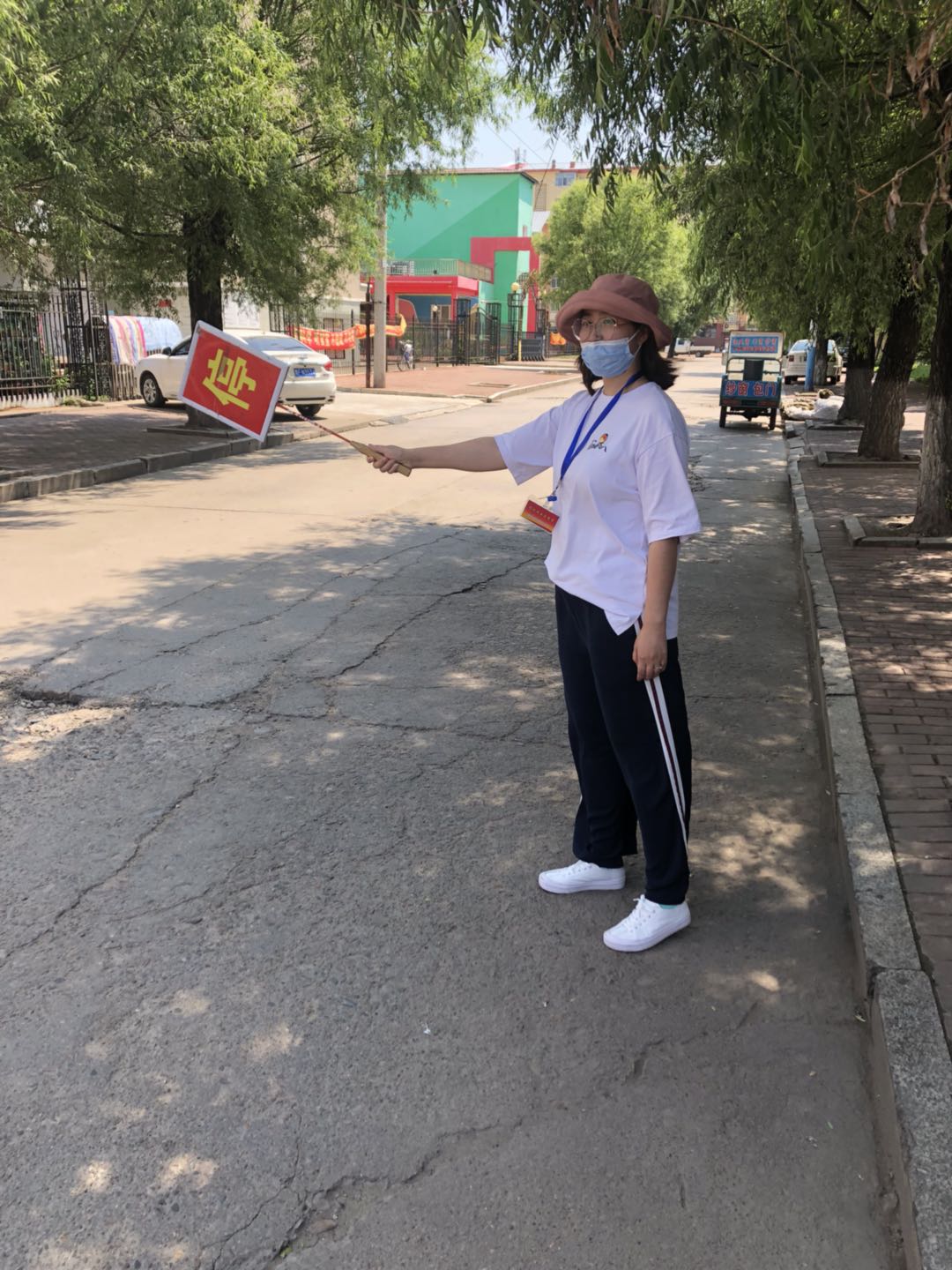 我校启动值守社区卡口工作以实际行动向党的生日献礼