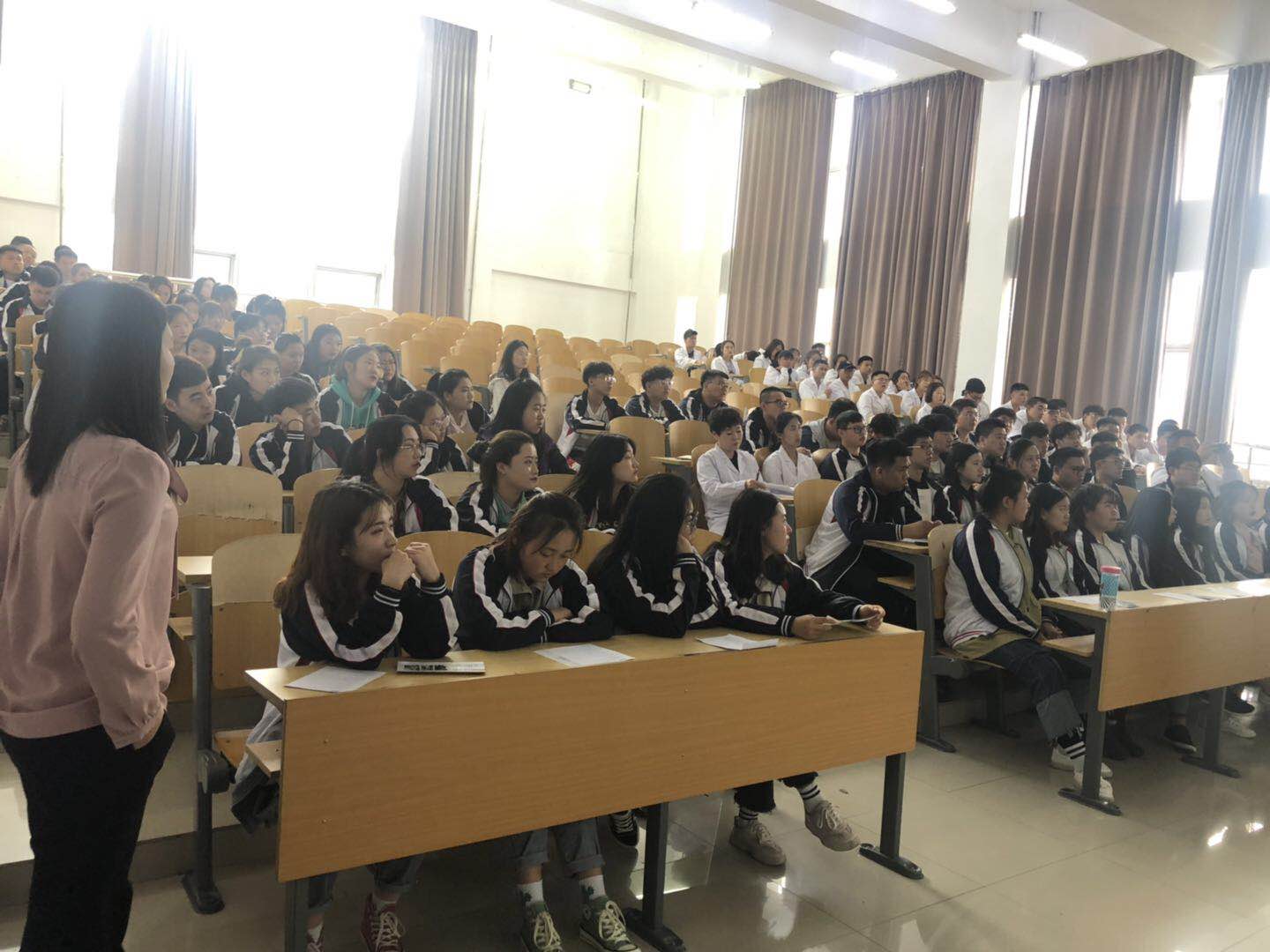 2017级口腔医学技术专业学生实习宣讲大会 2017级口腔医学技术专业学生实习宣讲大会