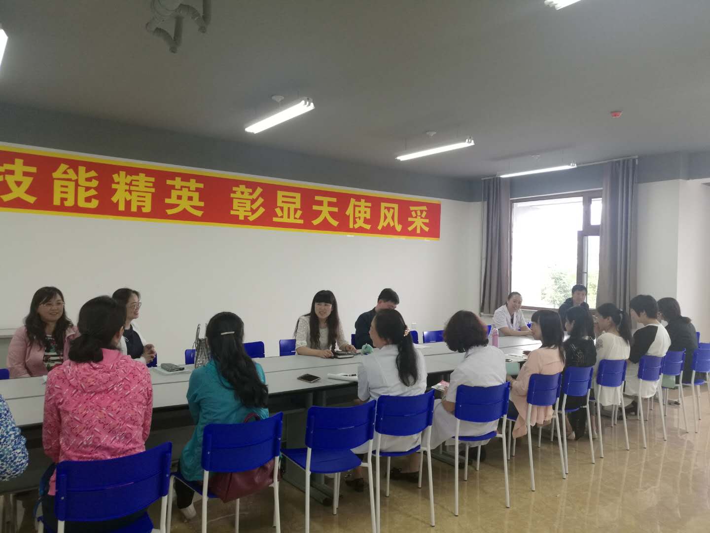 医学技术学院开展期末听评课活动