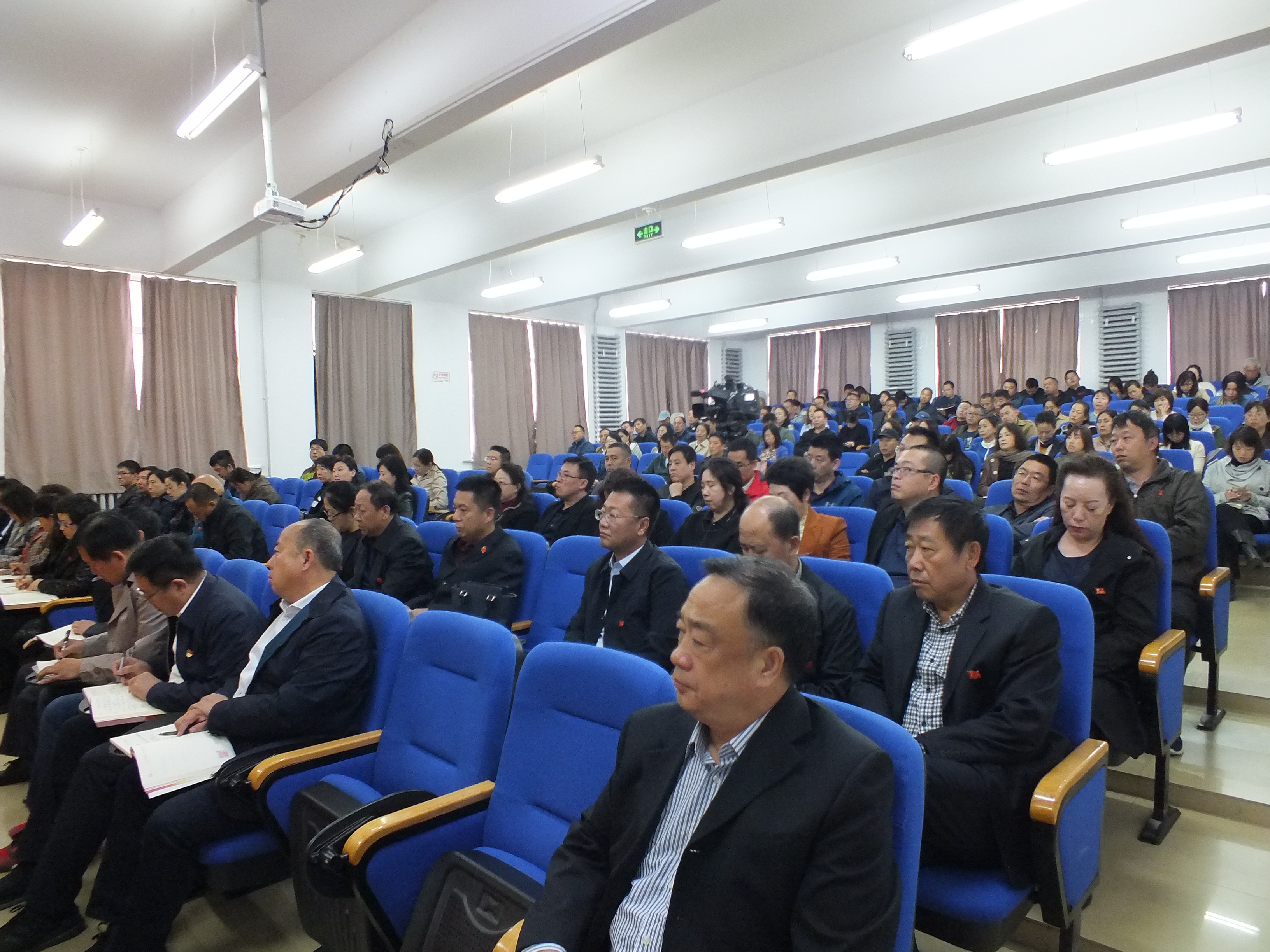 伊春职业学院举办党委“不忘初心、牢记使命”主题教育专题讲座