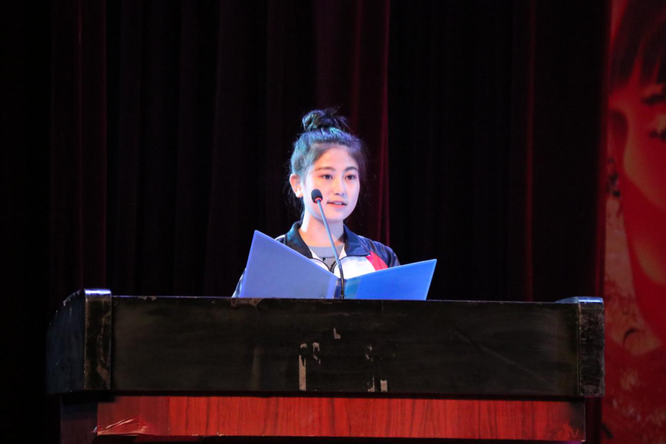 学院举行庆祝新中国成立70周年文艺演出暨开学典礼、教师节表彰大会 学院举行庆祝新中国成立70周年文艺演出暨开学典礼、教师节表彰大会