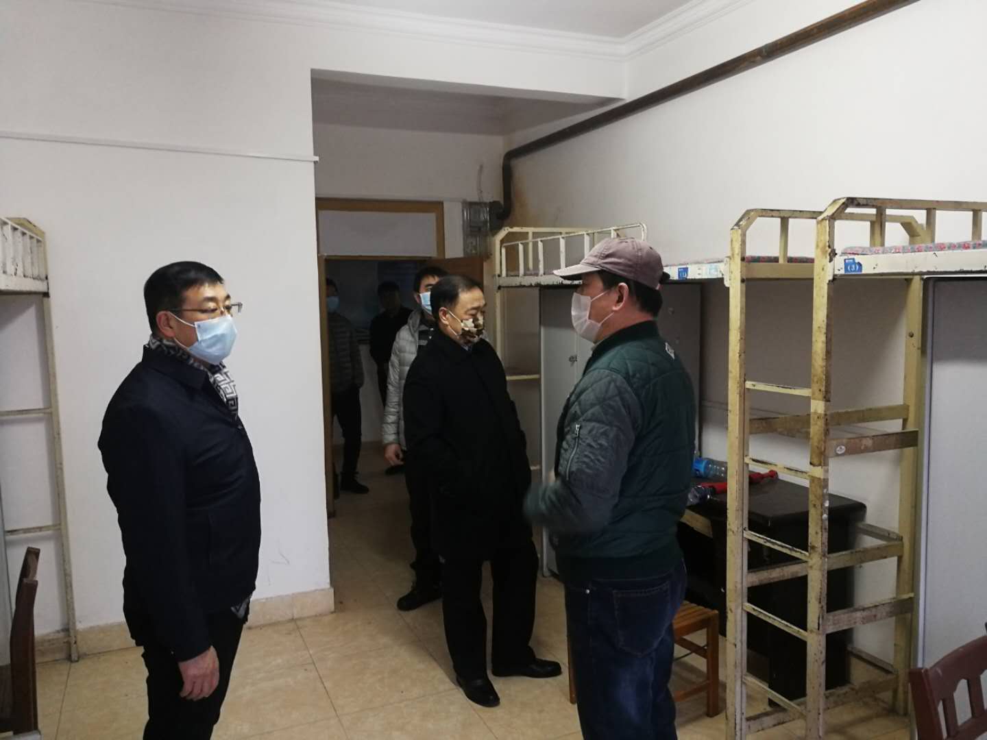 校领导走访慰问留学生_检查疫情防控工作落实情况 校领导走访慰问留学生_检查疫情防控工作落实情况