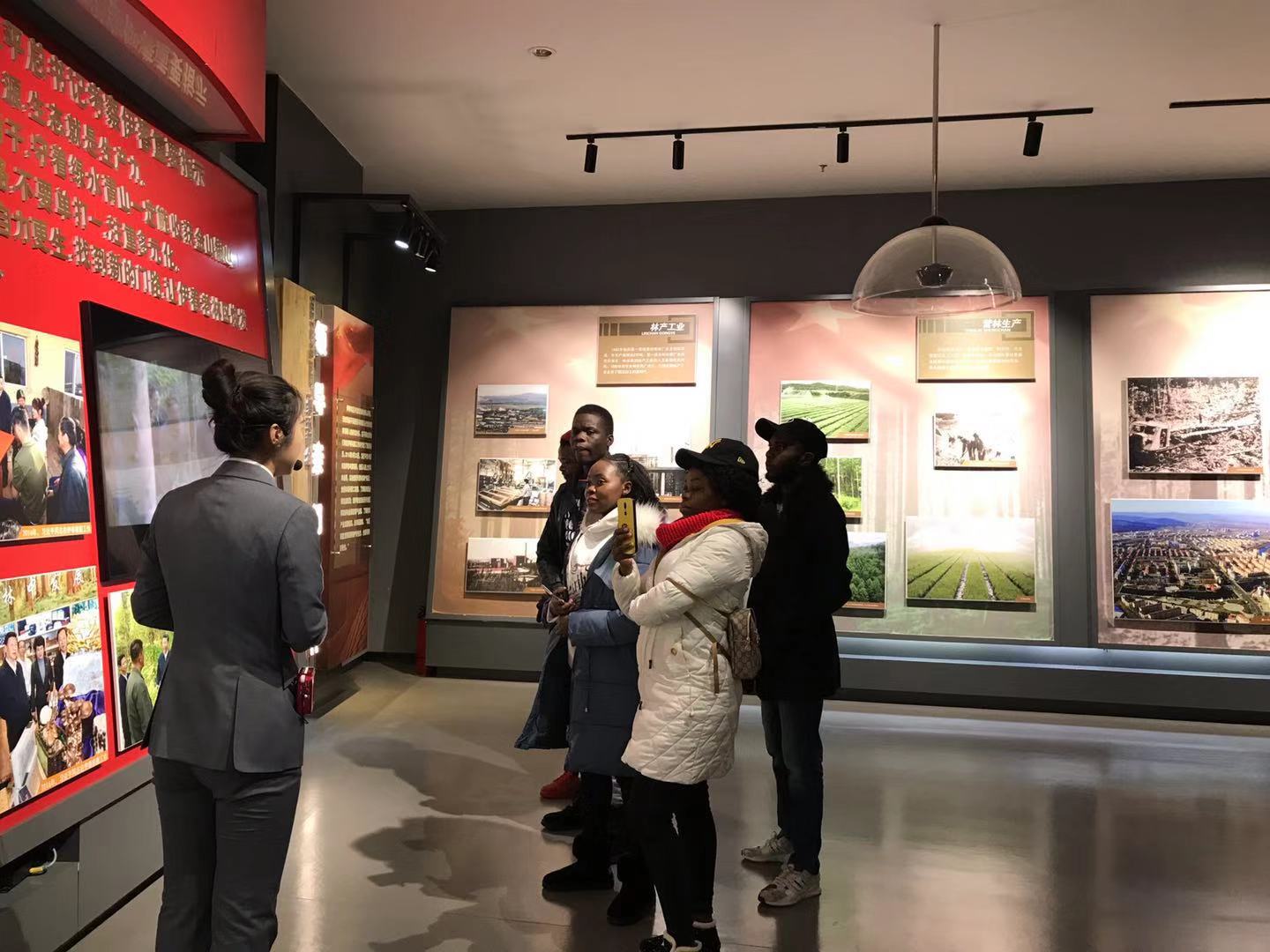 开启文化之旅,领略林城之美——记我校留学生参观伊春森林博物馆 开启文化之旅,领略林城之美——记我校留学生参观伊春森林博物馆
